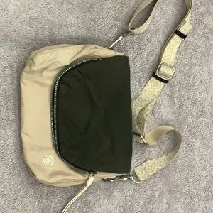 Messenger bag lululemon